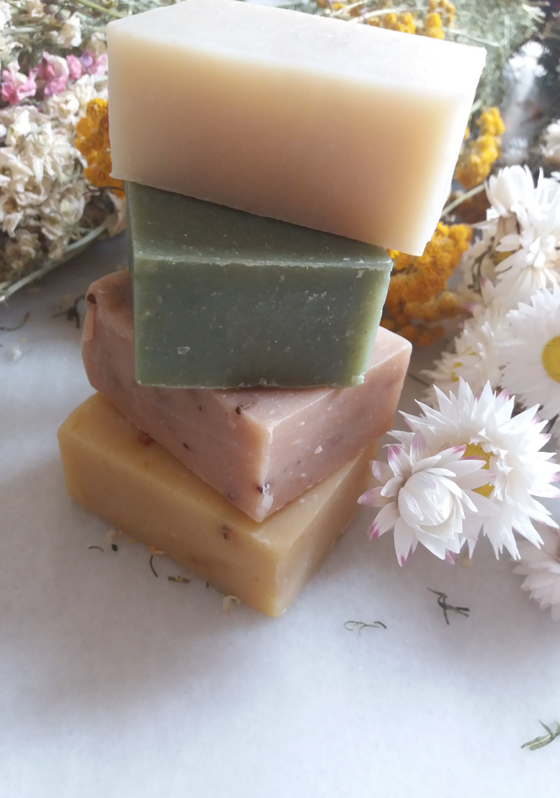 Jabones Naturales Artesanos con Flores – Detalles para Eventos
