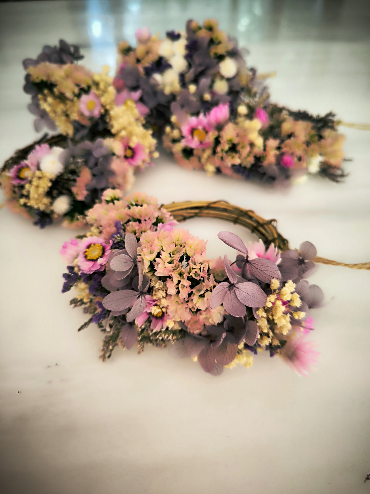 ARO FLORAL DE RATÁN