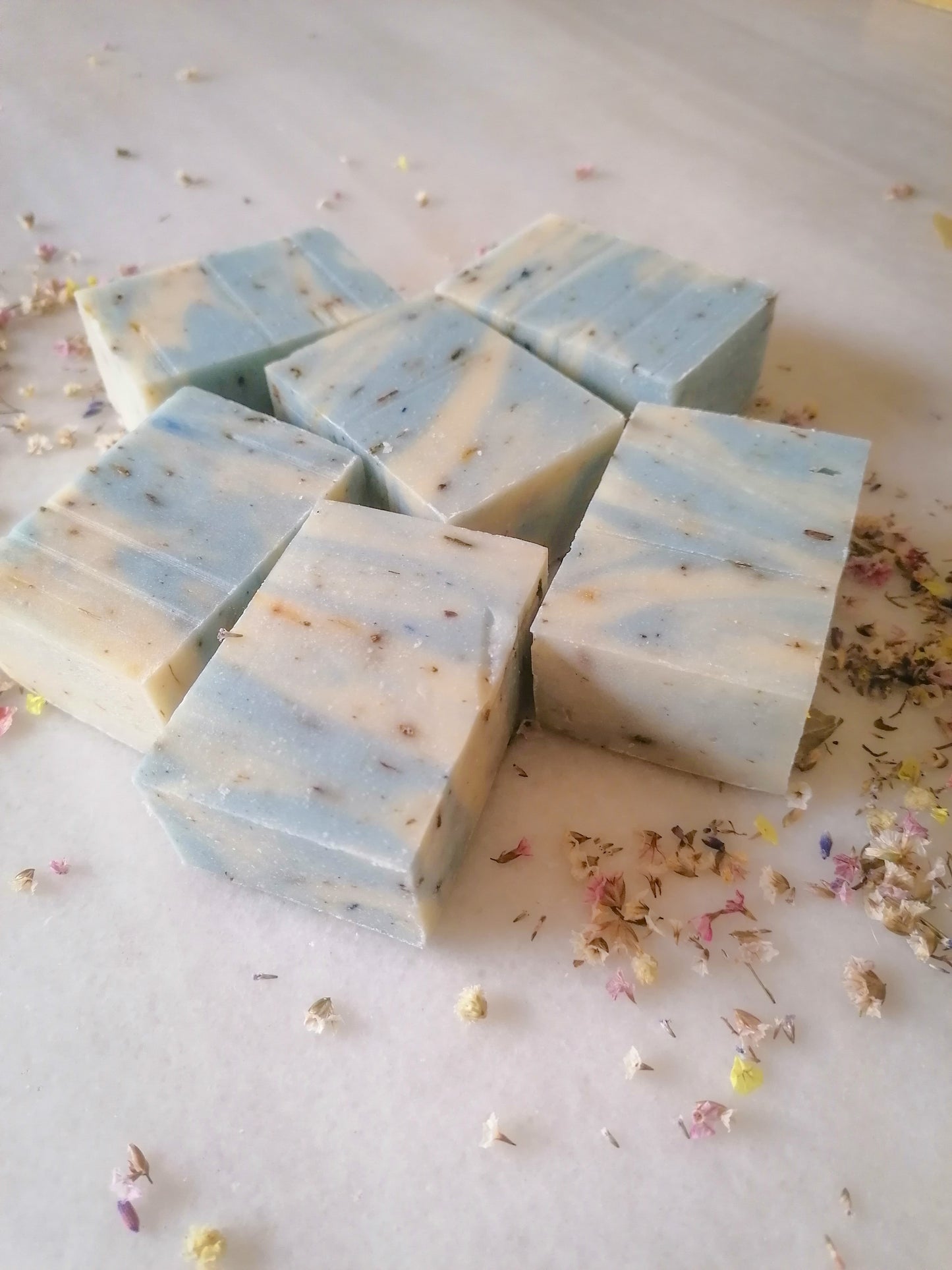Jabones Naturales Artesanos con Flores – Detalles para Eventos