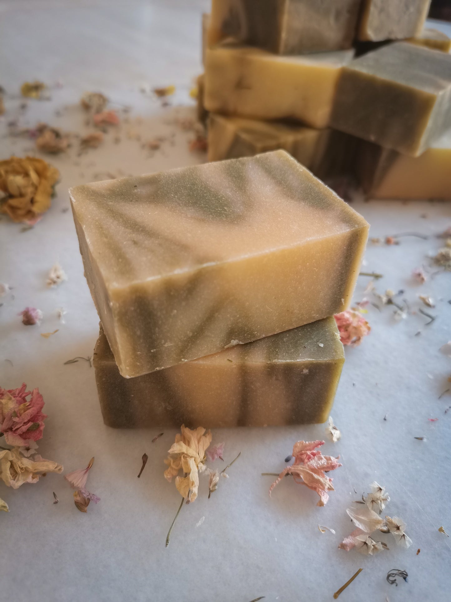 Jabones Naturales Artesanos con Flores – Detalles para Eventos