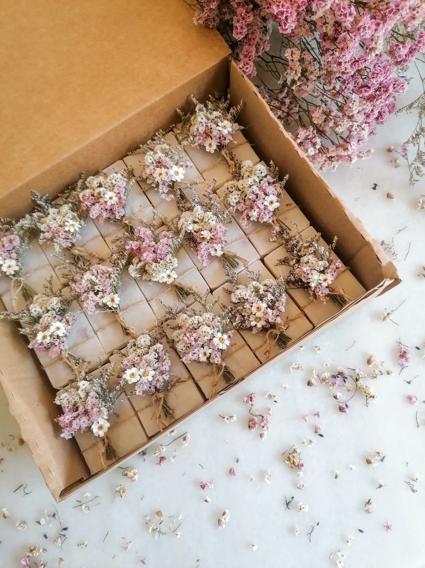 Jabones Naturales Artesanos con Flores – Detalles para Eventos