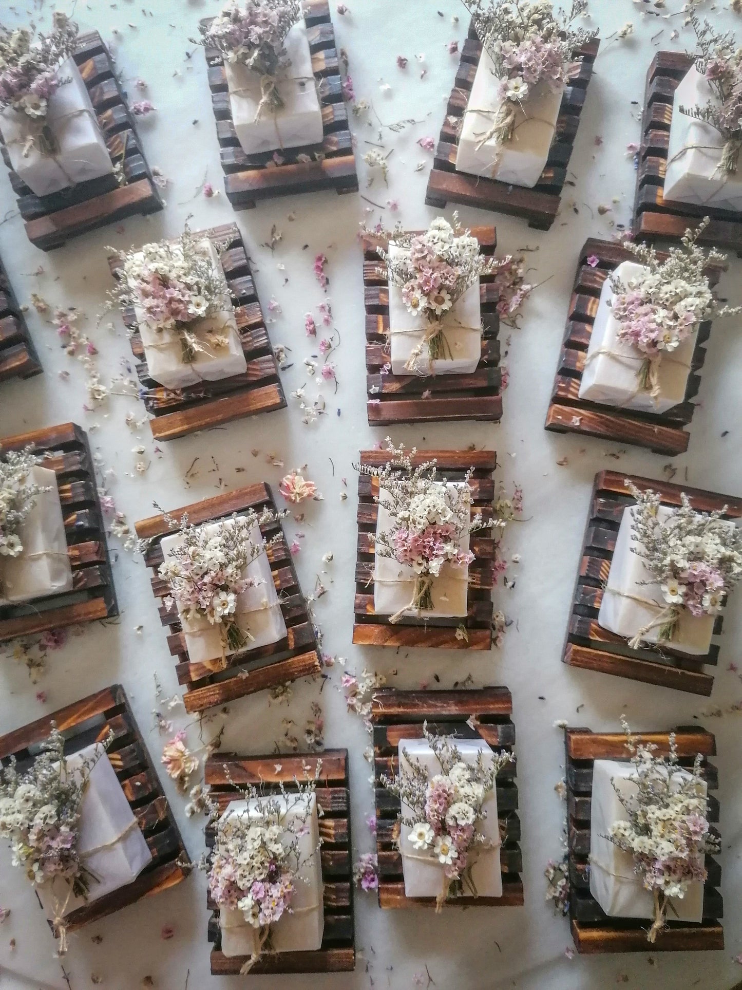Jabones Naturales Artesanos con Flores – Detalles para Eventos