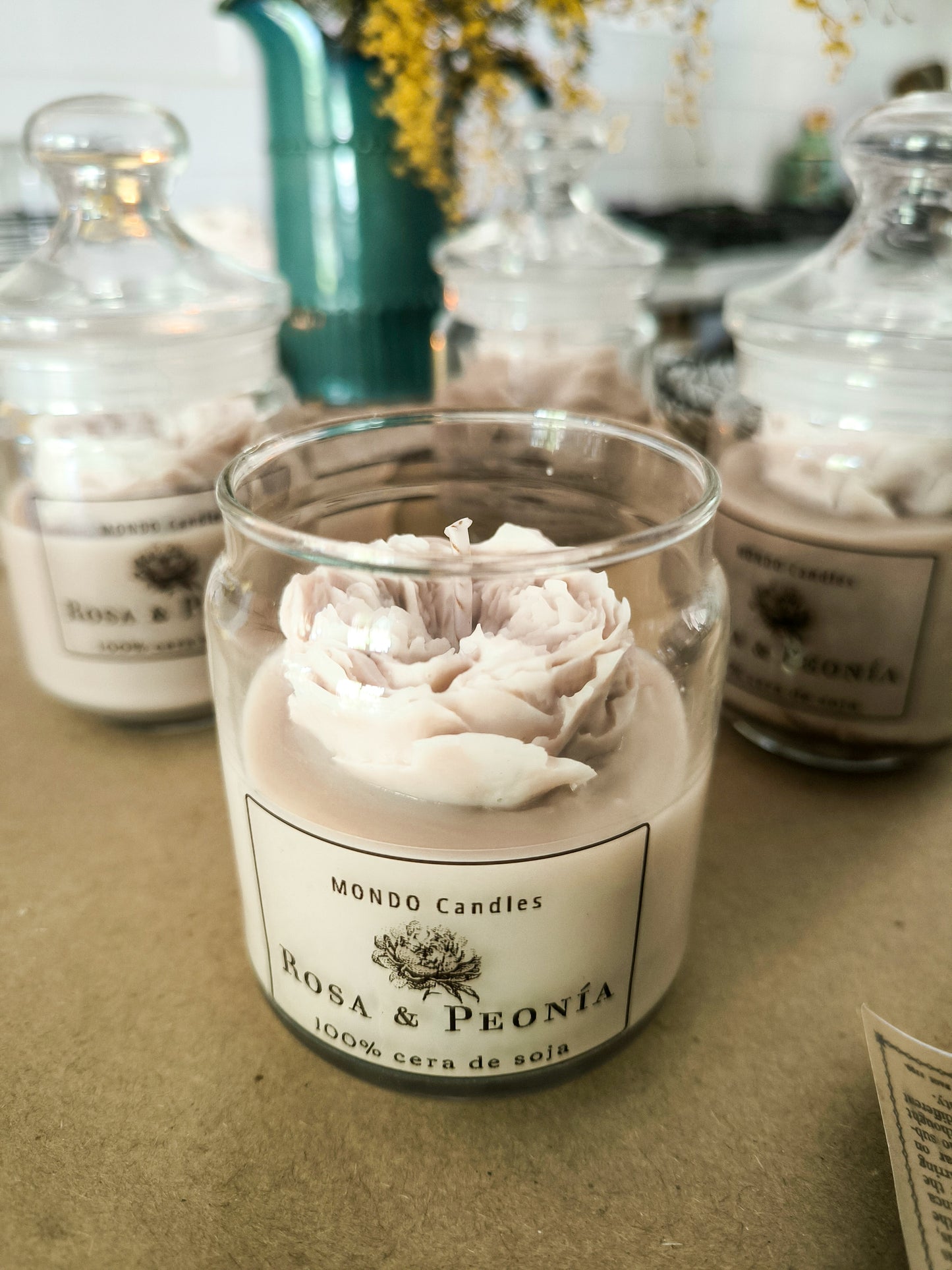 Vela Artesanal Rosa & Peonía – Tarro Floral Hermético