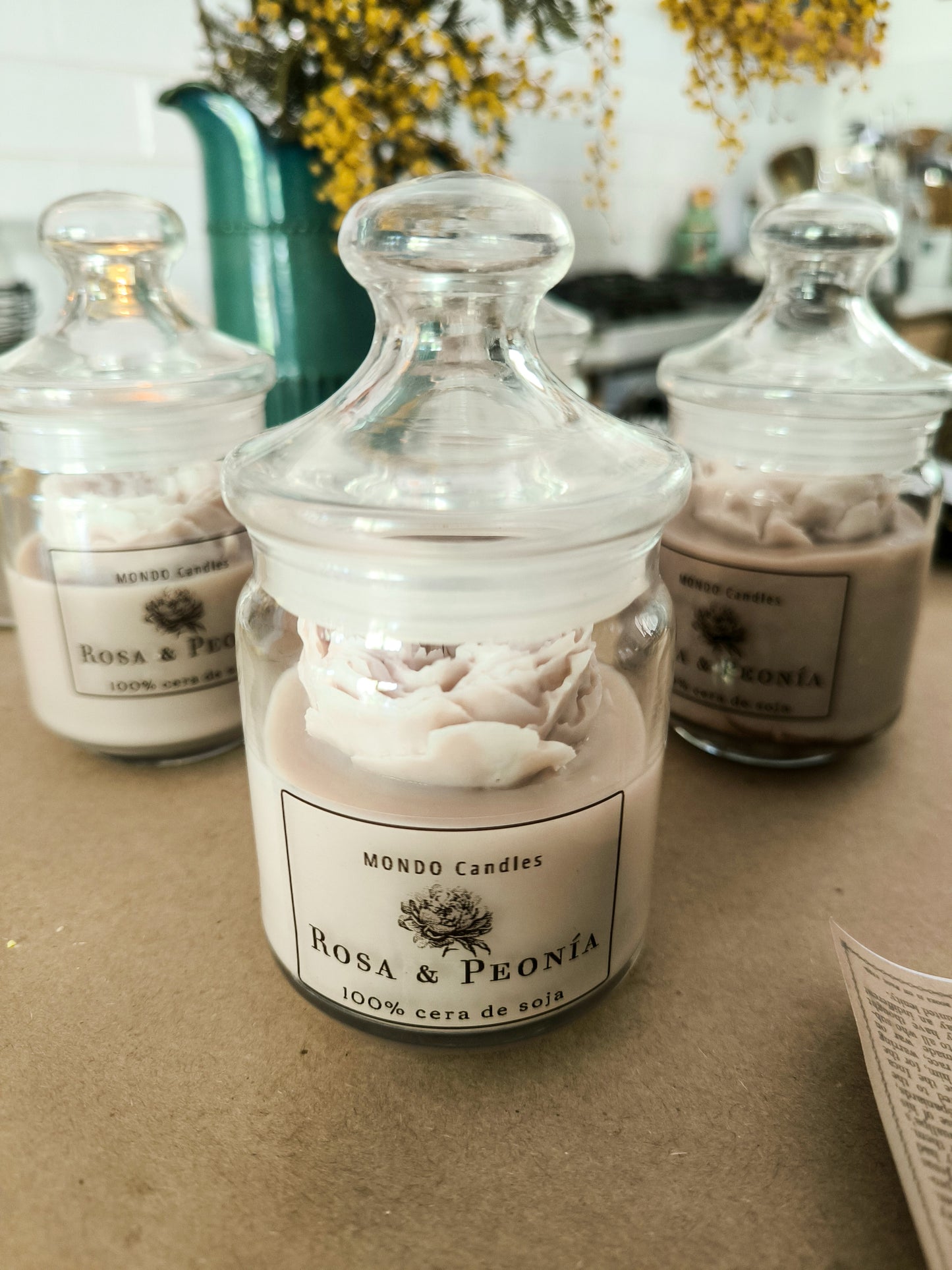 Vela Artesanal Rosa & Peonía – Tarro Floral Hermético