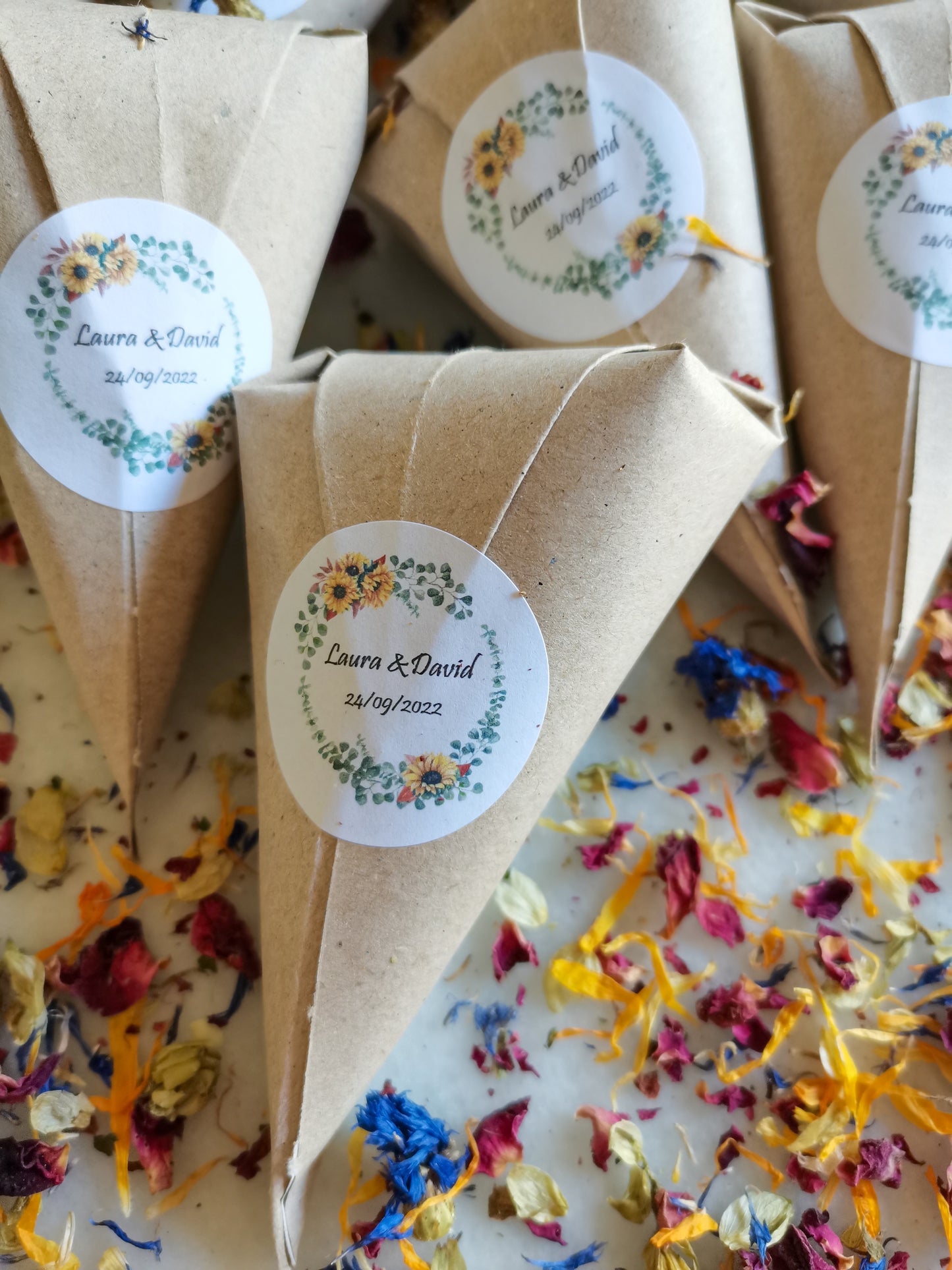 CONO FLORAL CON ETIQUETA PERSONALIZADA