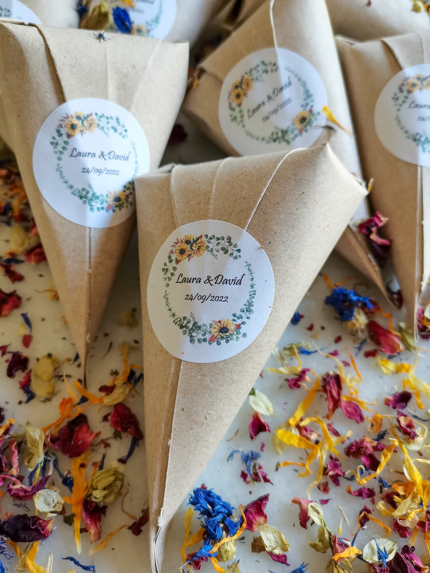 CONO FLORAL CON ETIQUETA PERSONALIZADA