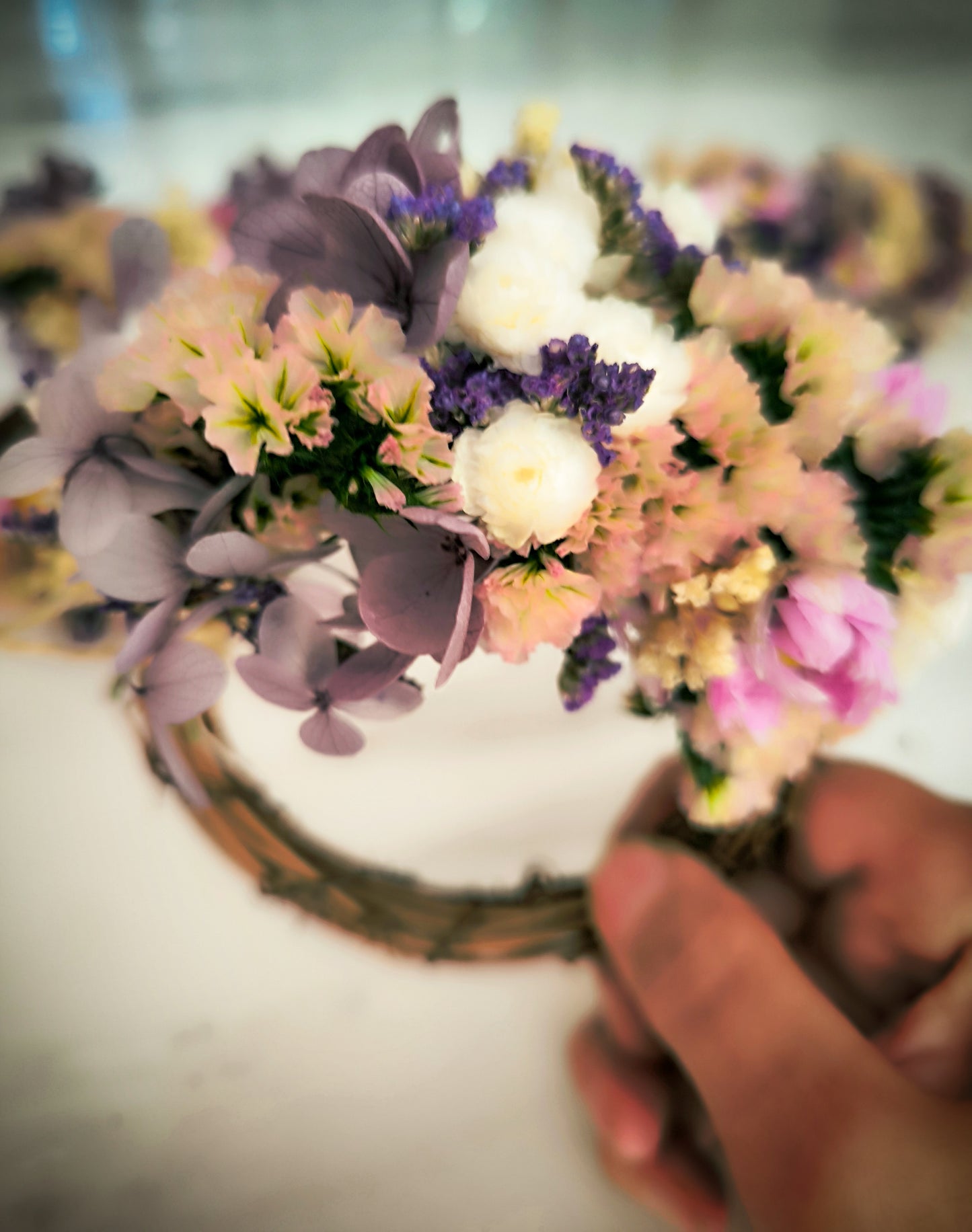 ARO FLORAL DE RATÁN