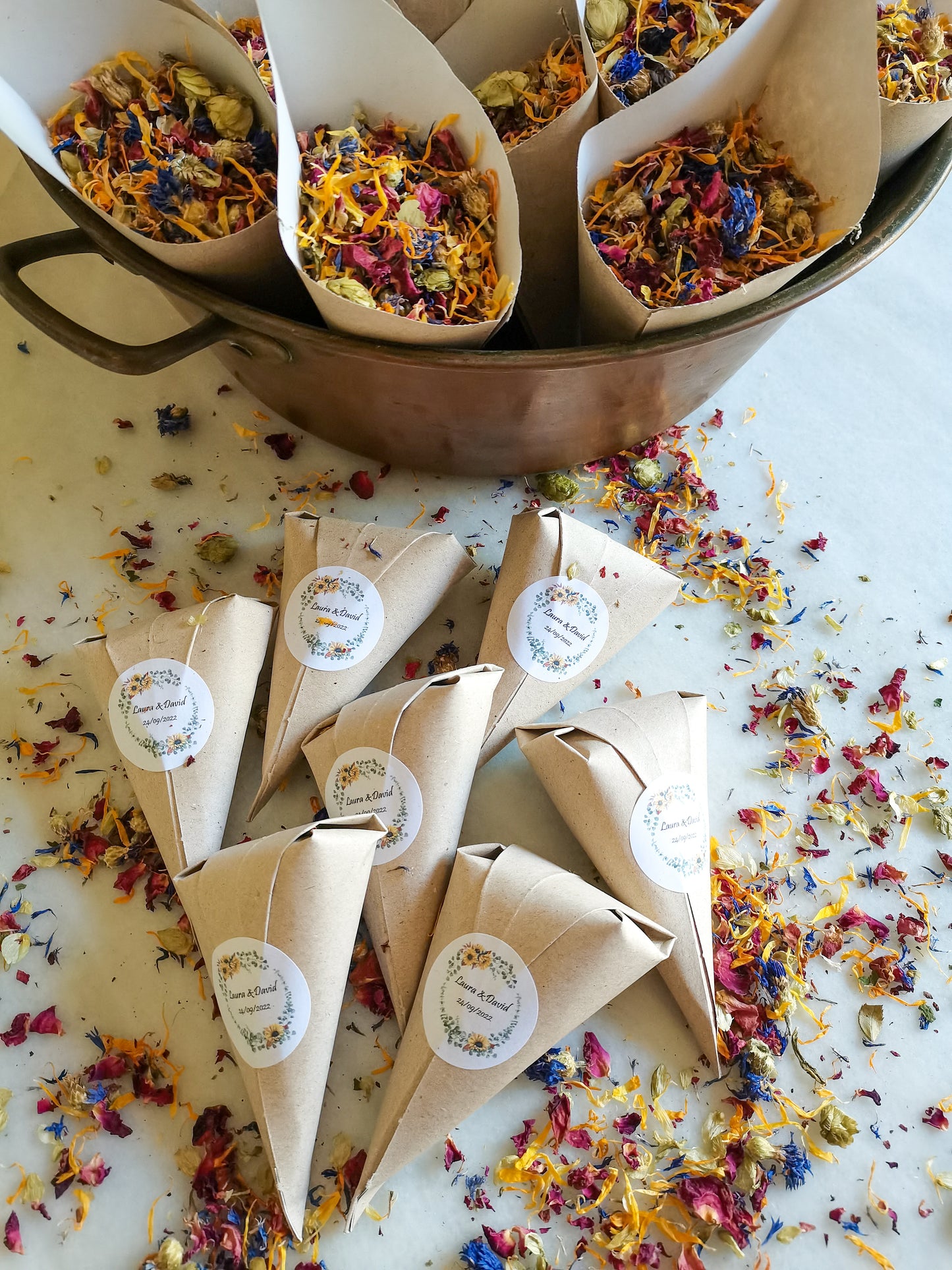 CONO FLORAL CON ETIQUETA PERSONALIZADA