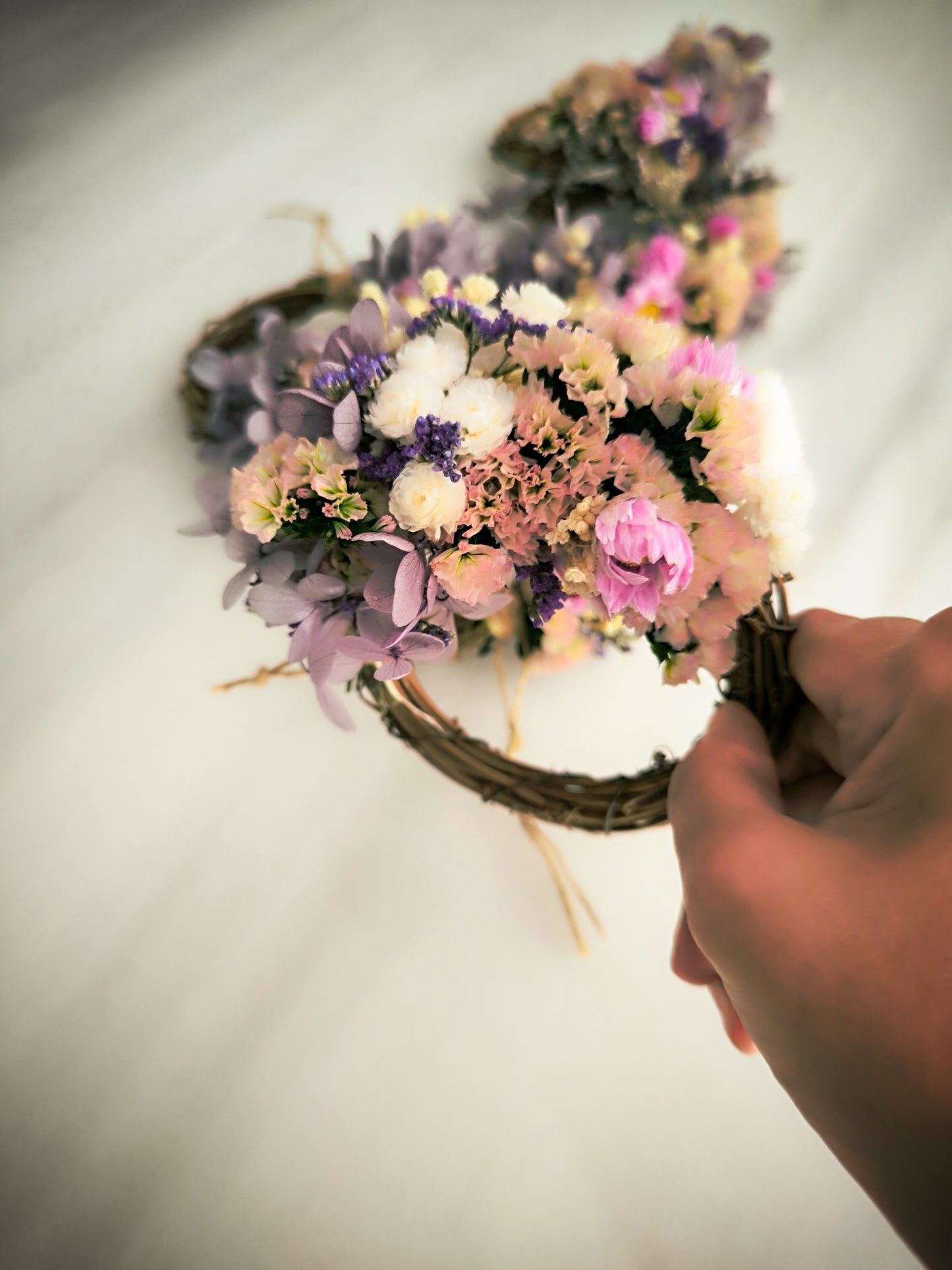 ARO FLORAL DE RATÁN
