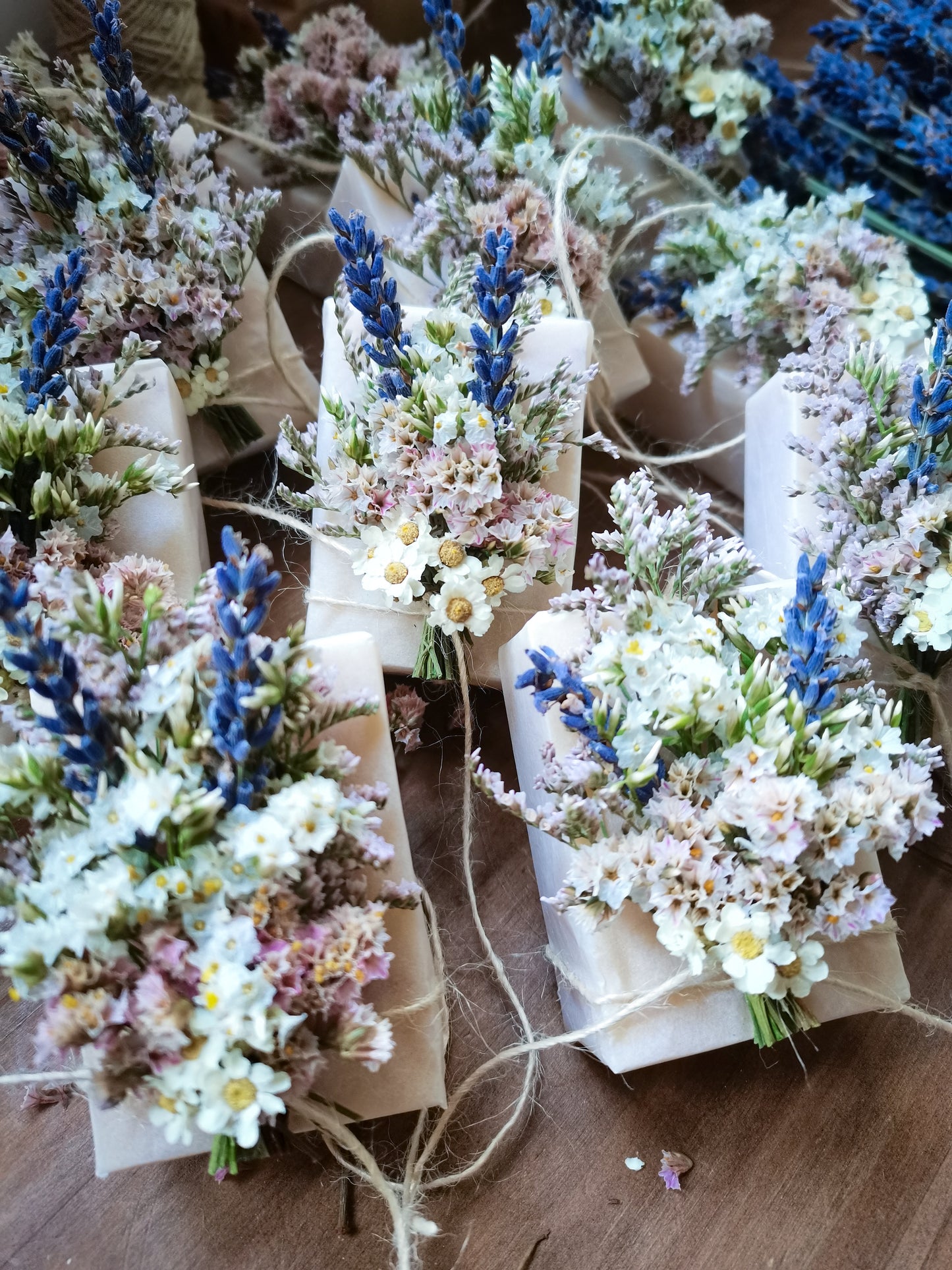 Jabones Naturales Artesanos con Flores – Detalles para Eventos